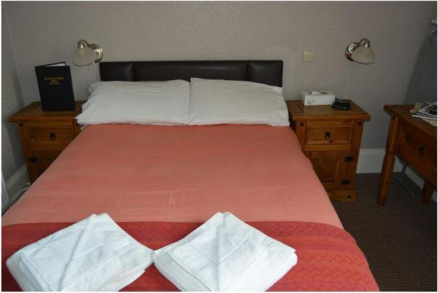 וויק Queens Hotel מראה חיצוני תמונה